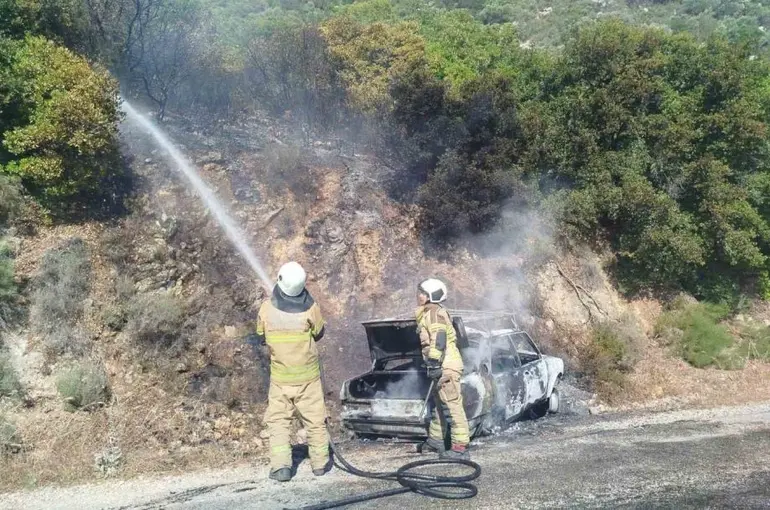 İzmir’de otomobil yangını korkuttu
