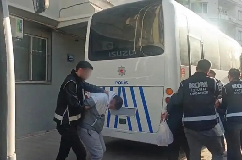 İzmir’de ’Sercan Sayal’ organize suç örgütüne darbe: Kundaklama şüphelisi 4 kişi tutuklandı
