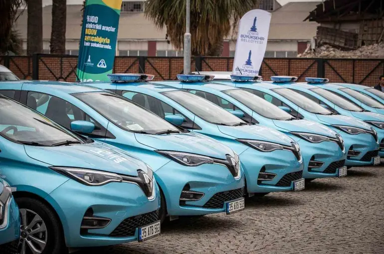 İzmir’in elektrikli araç filosuyla 25 milyon lira tasarruf
