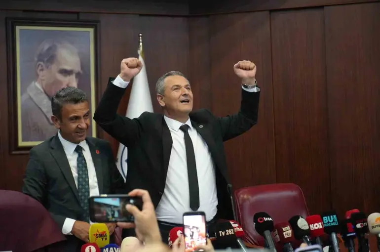 İzmit Belediyesi Başkan Vekili Lütfü Obuz oldu
