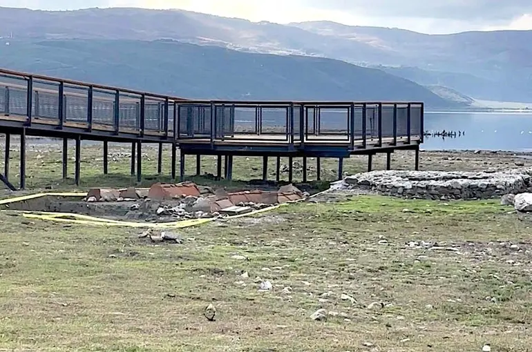İznik’te Papa ziyareti için mobil baz istasyonları kuruldu, Osmanlı motifli çinilerle hazırlık yapılıyor
