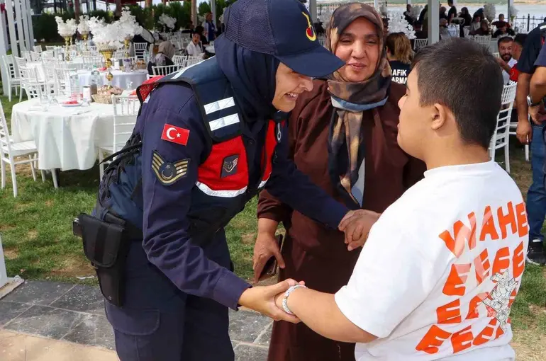 Jandarma personeli özel çocuklarla bir araya geldi
