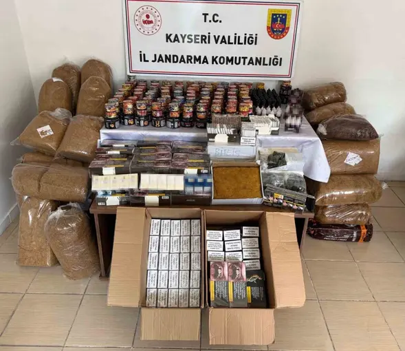 Jandarmadan kaçakçılara darbe: Çok miktarda kaçak tütün ve sigara ele geçirildi
