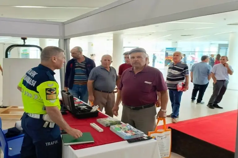 Jandarmanın fuarda açtığı stantta bin 120 vatandaş bilgilendirildi
