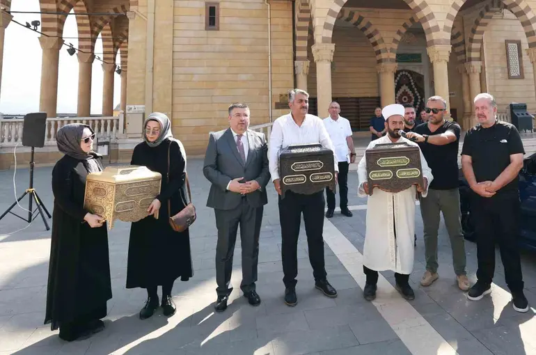 Kabe örtüleri ve mukaddes emanetler Kahramanmaraş’ta
