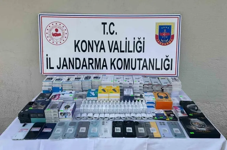 Kaçak elektronik malzeme satanlara operasyon
