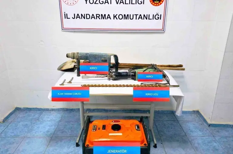 Kaçak kazı yapan 5 kişi suçüstü yakalandı
