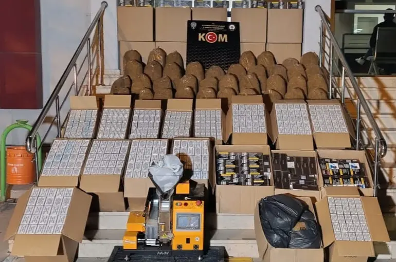Kaçak tütün ve makaron operasyonunda 3 şüpheli yakalandı
