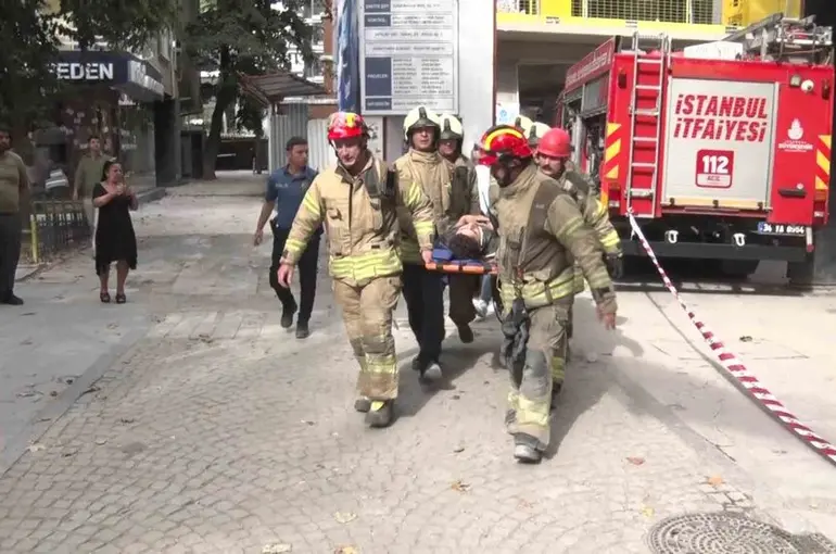 Kadıköy’de şantiyede istinat duvarı kaydı: 2 işçi yaralandı
