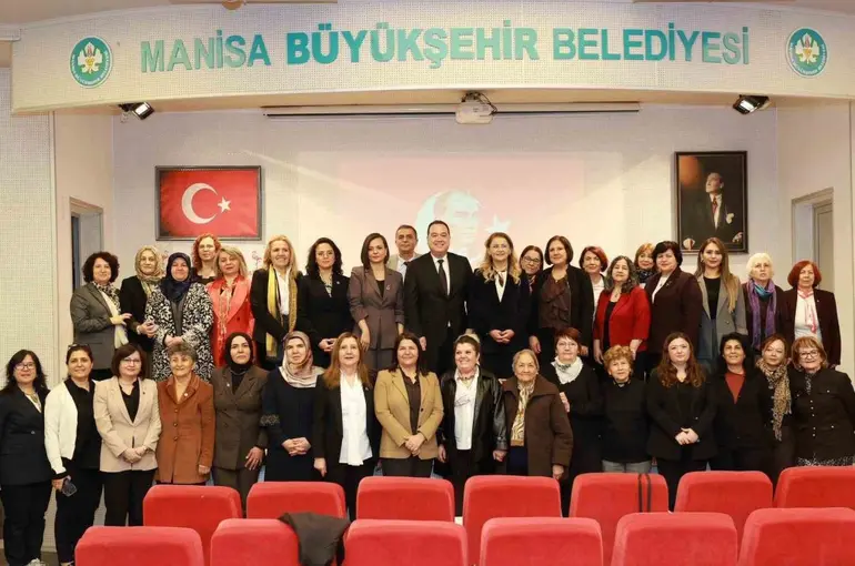 Kadın belediye başkanları Manisa’da buluştu
