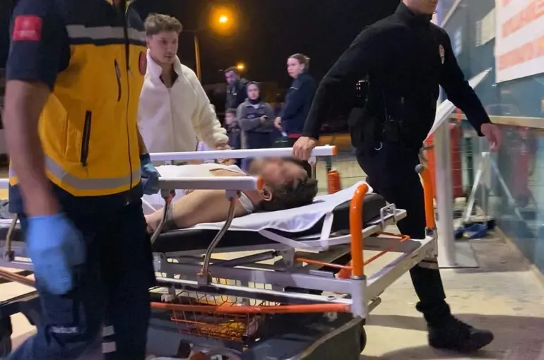 Kafeteryada ısıtıcı alev aldı: 1’i ağır 3 yaralı
