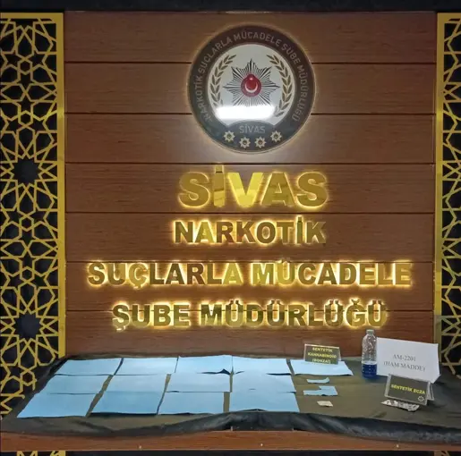 Kağıda emdirilmiş 32 bin kullanımlık uyuşturucu ele geçirildi
