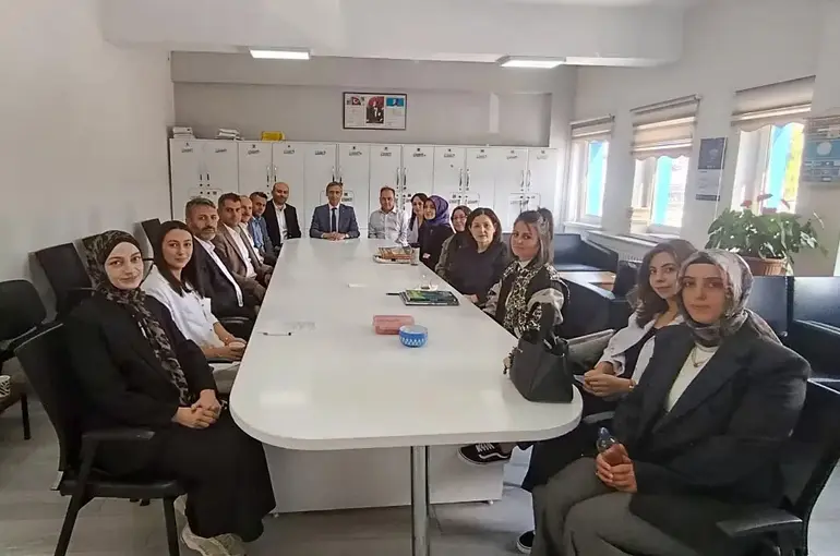 Kahraman, okullardaki eğitim çalışmalarını inceledi

