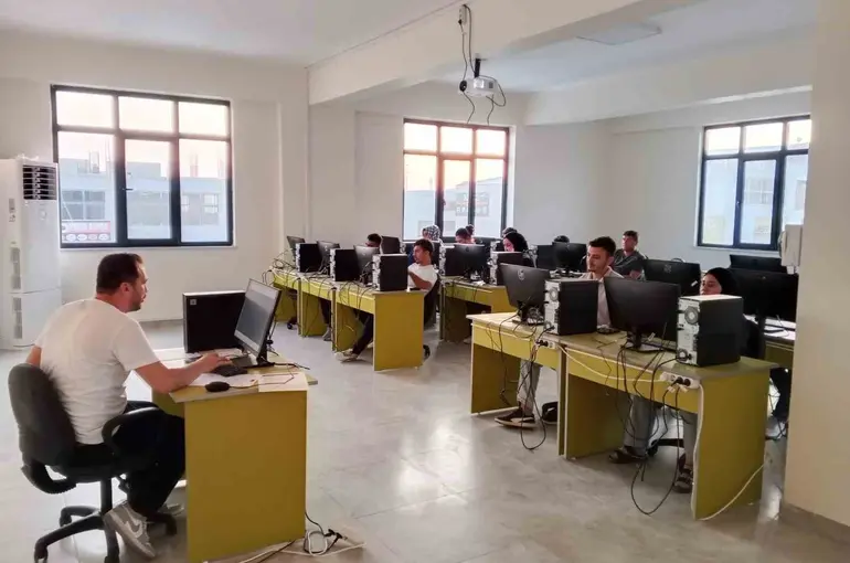 Kahramanmaraş’ta mobilyacıların dijital teknolojilere erişimi desteklendi
