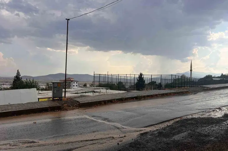 Kahramanmaraş’ta sağanak yağış etkili oldu
