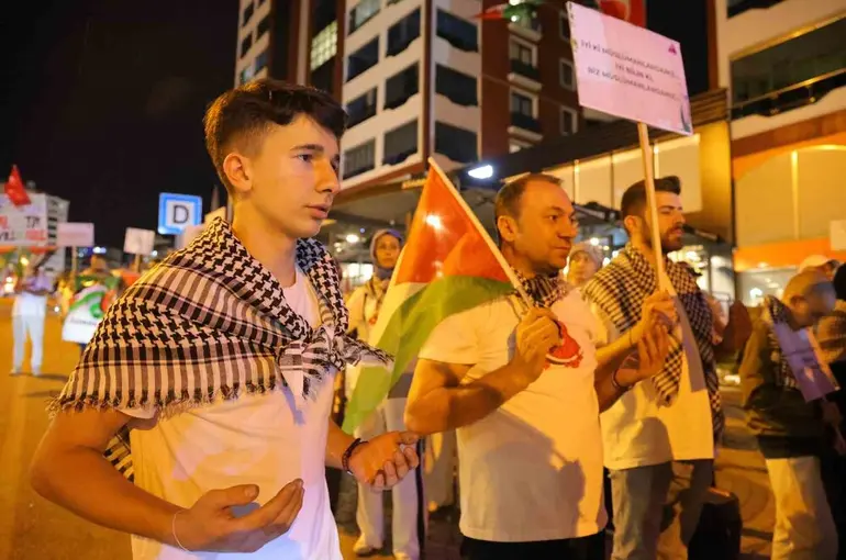 Kahramanmaraş’ta vatandaşlardan Filistin’e destek gösterisi
