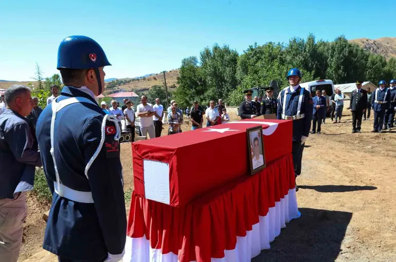 Kalp krizi geçiren güvenlik korucusu son yolculuğuna uğurlandı

