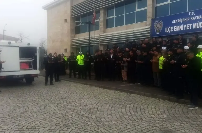 Kalp krizi geçiren polis memuru hayatını kaybetti
