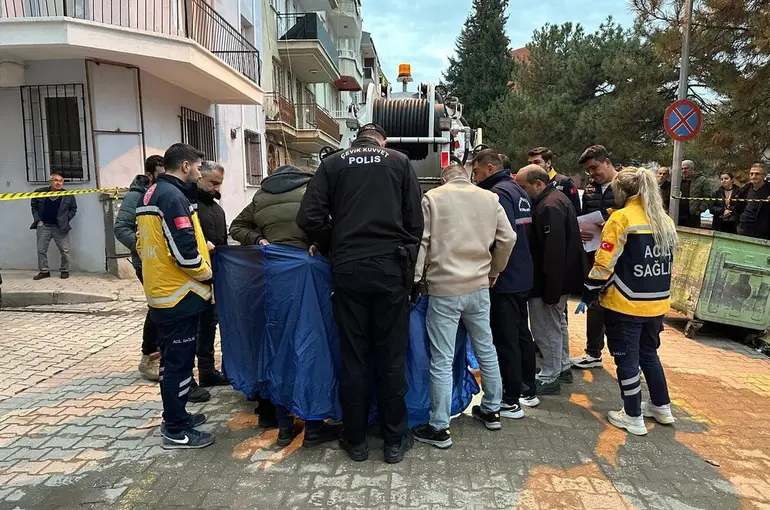 Kanalizasyonda cenin bulundu