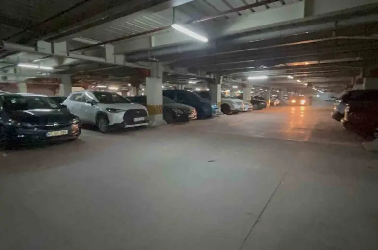 Kapalı otoparktaki şakalaşma kanlı bitti: Arkadaşını bıçaklayarak öldürdü
