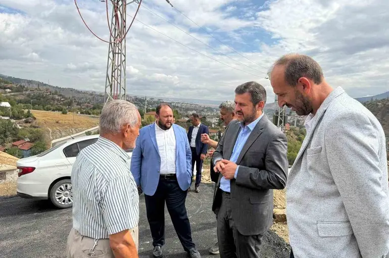 Karabük Belediyesi, mahallenin ulaşım sorununu çözdü
