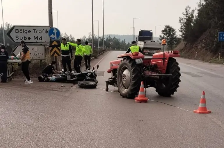 Karabük’te motosiklet ile traktör çarpıştı: 2 yaralı
