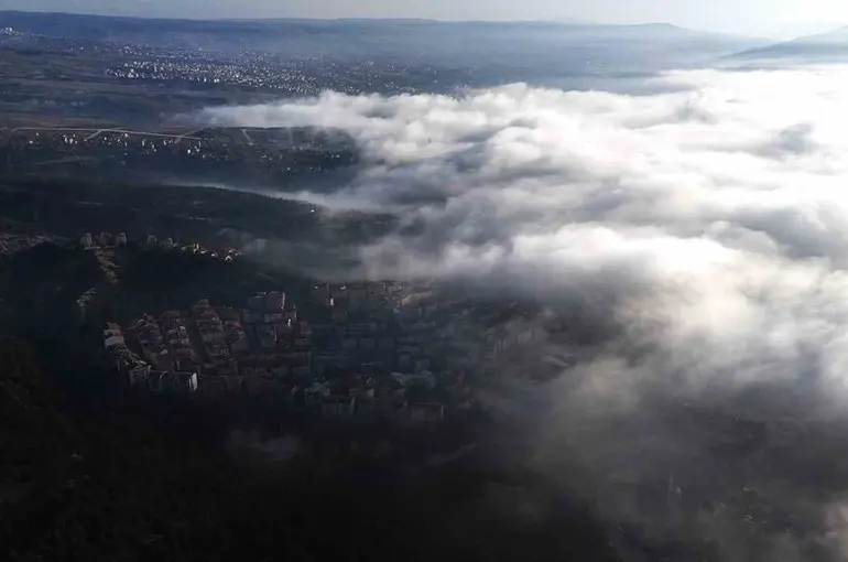 Karabük’te şehir merkezini kaplayan sis dronla görüntülendi
