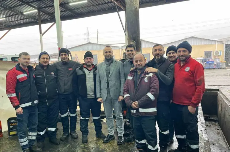Karadeniz Ereğli’de temizlik işleri ekipleri karla mücadelede tam kadro sahada
