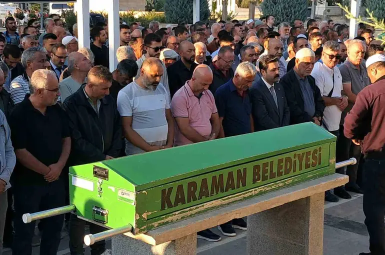 Karaman’da çöp kamyonundan düşen temizlik işçisi yaşam mücadelesini kaybetti
