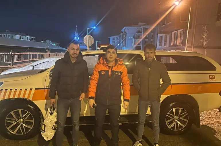 Karaman’da karda mahsur kalan aileyi AFAD kurtardı
