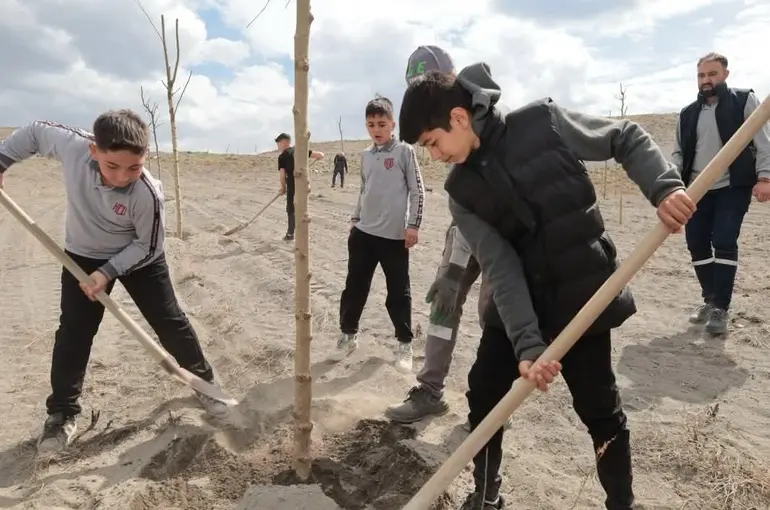 Karapınar’da fidanlar geleceğe nefes olacak