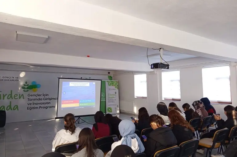 Karapınarlı gençler ‘Hüyük Tarım Kampı’na katıldı