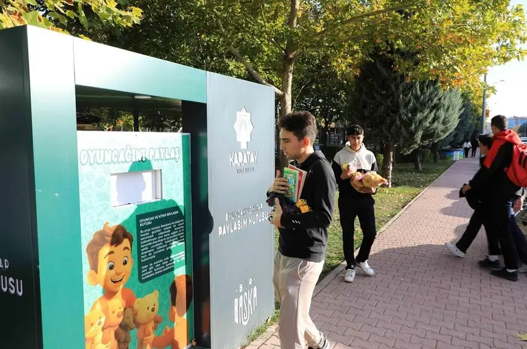 Karatay'da oyuncak ve kitap paylaşım kumbaraları hizmette