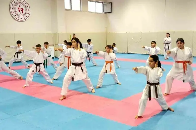Karate Kış Okulu 3. Grup çalışmaları sürüyor

