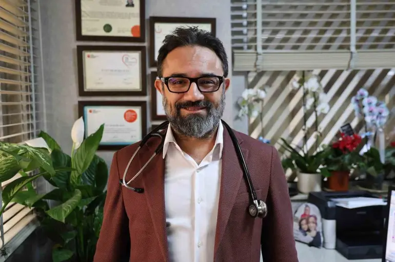 Kardiyoloji Uzmanı Demirkıran: "Sağlıklı bir kalp için sigara ve alkolden uzak durmak büyük önem taşır"
