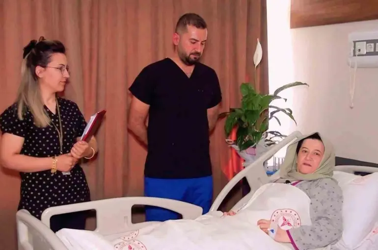 Karnından 29 santimetrelik dev miyom çıkarıldı
