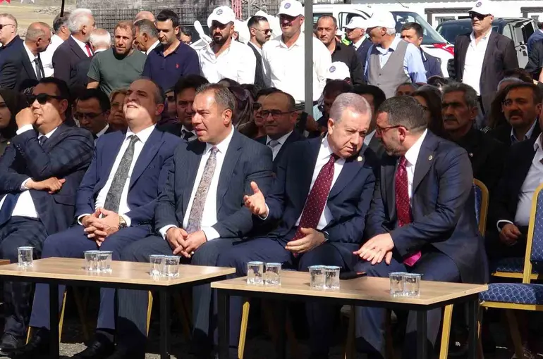 Kars Belediyesi’nden 600 milyon TL’lik yatırım: 53 yeni iş makinesi ve 5 üretim tesisi hizmette
