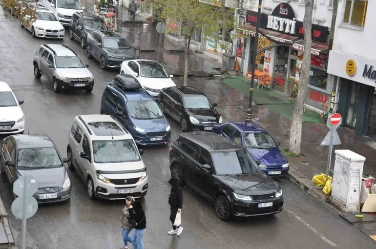 Kars bölgenin araç lideri oldu: Trafikte 55 bin 774 araçla zirveye yerleşti
