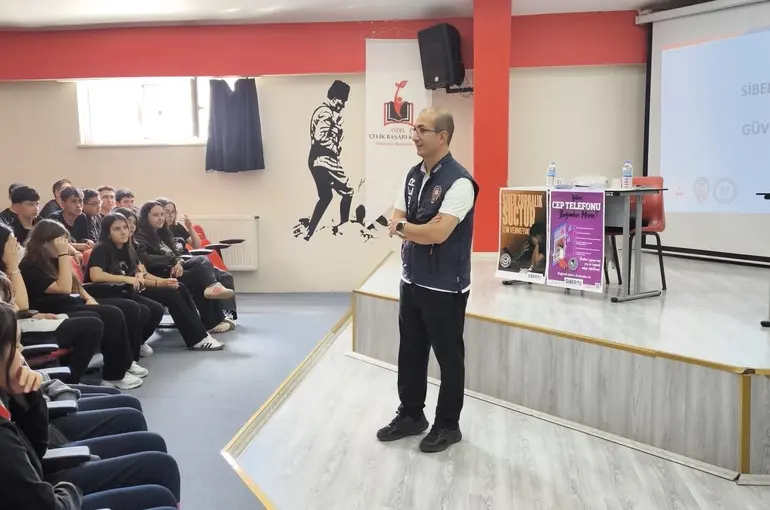 Kars’ta 120 öğrenciye siber güvenlik eğitimi
