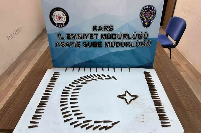 Kars’ta çok sayıda silah ve mühimmat ele geçirildi
