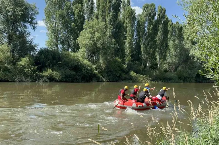 Kars’ta ilk kez rafting heyecanı! Temel eğitim kampı başladı

