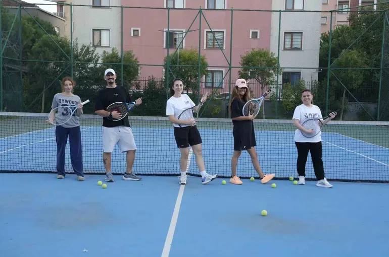 Kartal Belediyesi’nin tenis eğitimleri tüm hızıyla devam ediyor
