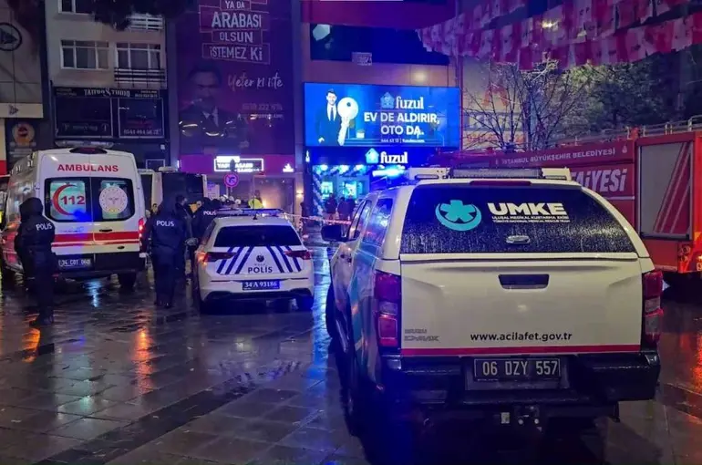 Kartal’da İETT otobüsü binaya çarptı: 6 yaralı
