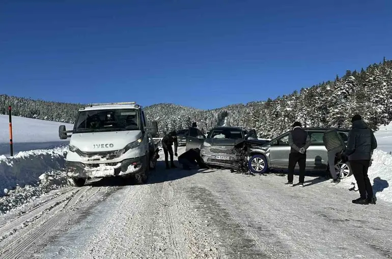 Kartalkaya yolunda 2 cip kafa kafaya çarpıştı
