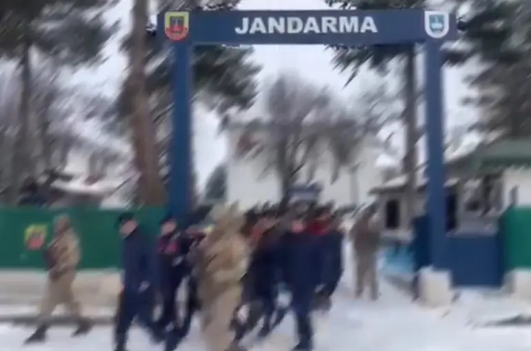 Kastamonu’da 9 farklı adrese uyuşturucu operasyonu: 8 gözaltı

