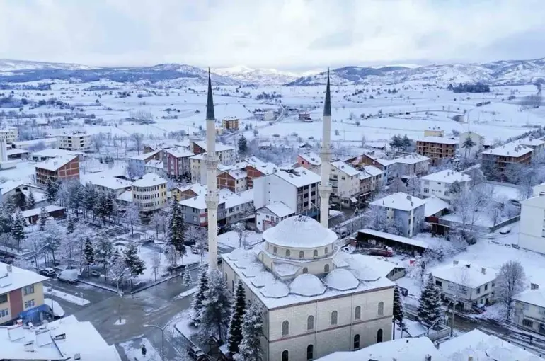 Kastamonu’da kar ilçeleri beyaza bürüdü
