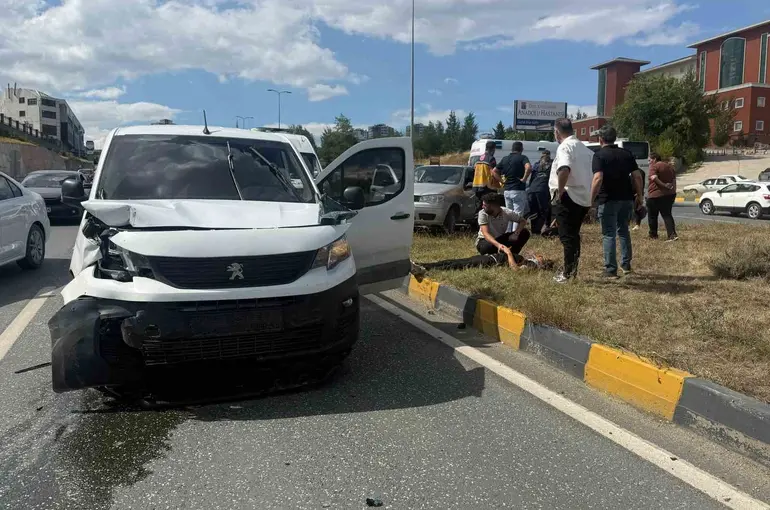 Kastamonu’da otomobil ile hafif ticari araç çarpıştı: 3 yaralı
