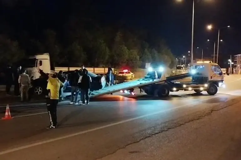 Kavşakta kaza: 5 yaralı
