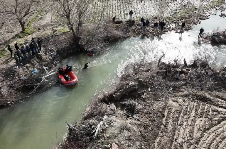 Kaybolan otizmli çocuk hem suda hem de karada aranıyor
