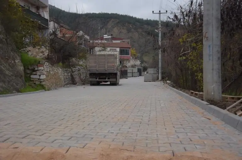 Kayıboyu Mahallesinde cadde ve sokaklar yenileniyor
